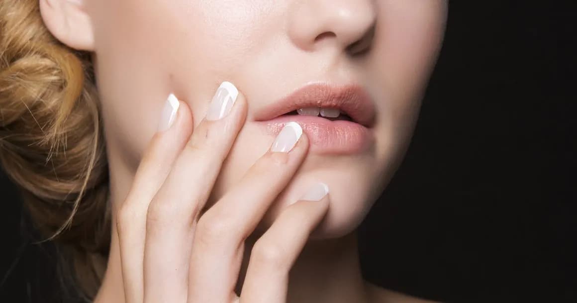 Czy french manicure jest nadal modny? Oto najnowsze trendy i inspiracje Czy french manicure jest nadal modny? Oto najnowsze trendy i inspiracje