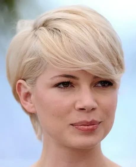 Najlepsze fryzury dla okrągłej twarzy, które wysmuklą Twoją sylwetkę Najlepsze fryzury dla okrągłej twarzy, które wysmuklą Twoją sylwetkę