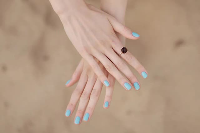 Czym jest manicure OPI? Odkryj jego zalety i unikalne cechy Czym jest manicure OPI? Odkryj jego zalety i unikalne cechy