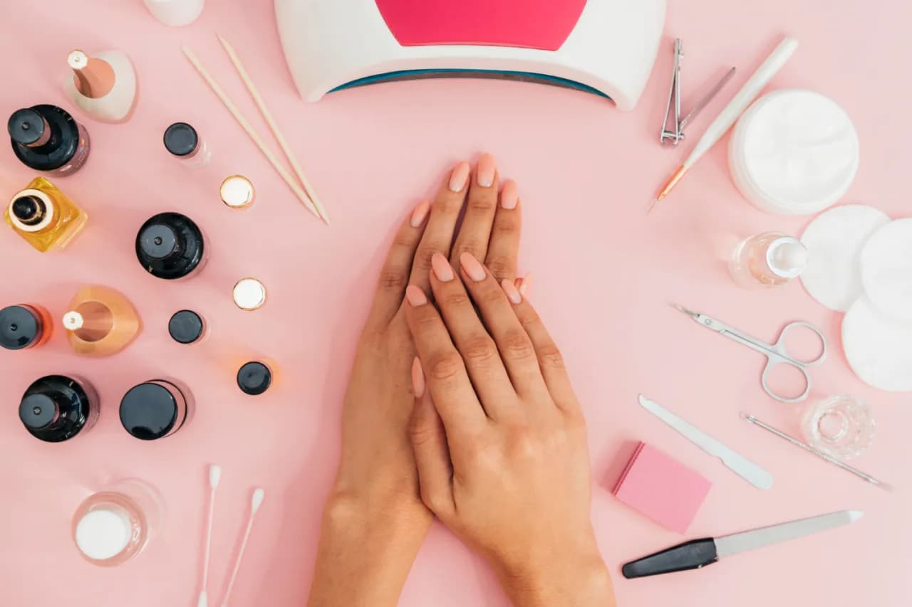 Czy manicure żelowy jest szkodliwy? Odkryj ryzyka i korzyści Czy manicure żelowy jest szkodliwy? Odkryj ryzyka i korzyści