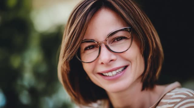 Jakie fryzury i okulary najlepiej pasują do okrągłej twarzy? Jakie fryzury i okulary najlepiej pasują do okrągłej twarzy?