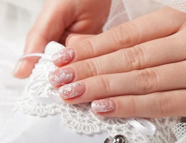 Jaki manicure na ślub: eleganckie pomysły, które zachwycą każdego Jaki manicure na ślub: eleganckie pomysły, które zachwycą każdego