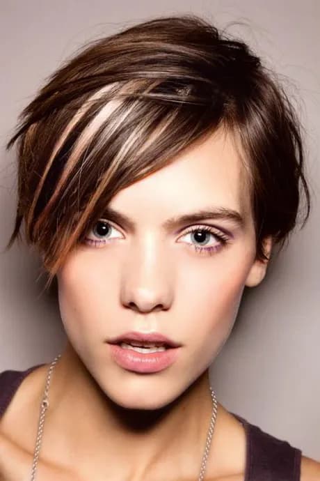Jakie fryzury są teraz modne? Odkryj najgorętsze trendy fryzjerskie Jakie fryzury są teraz modne? Odkryj najgorętsze trendy fryzjerskie