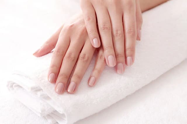 Czym jest manicure klasyczny? Poznaj jego zalety i proces pielęgnacji Czym jest manicure klasyczny? Poznaj jego zalety i proces pielęgnacji
