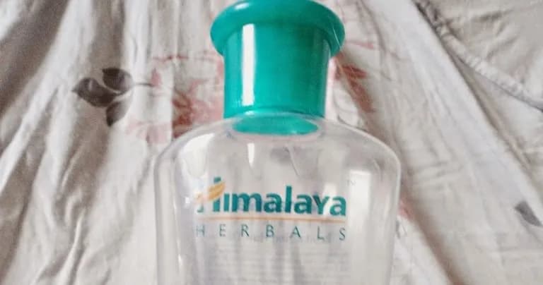 Olejek rewitalizujący z Himalaya Herbals - skuteczne składniki i opinie Olejek rewitalizujący z Himalaya Herbals - skuteczne składniki i opinie
