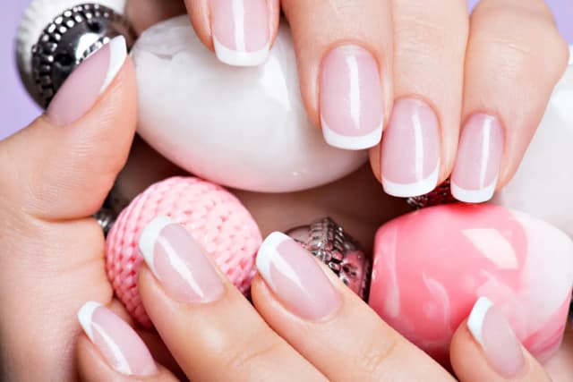 Ile kosztuje manicure u kosmetyczki? Ceny, które zaskoczą każdego Ile kosztuje manicure u kosmetyczki? Ceny, które zaskoczą każdego