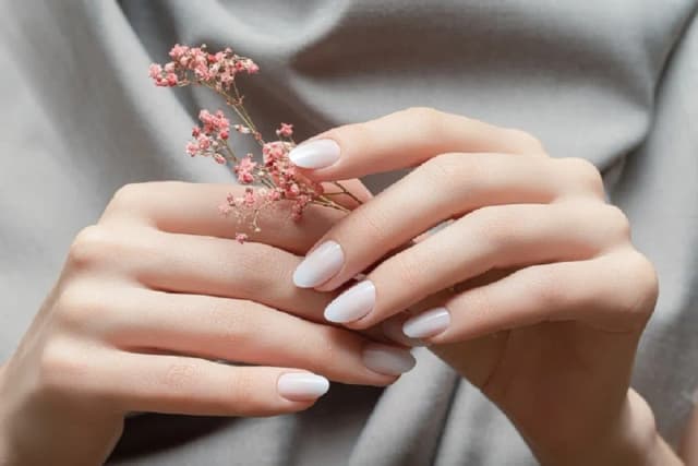 Jak wykonać manicure w domu i uniknąć najczęstszych błędów Jak wykonać manicure w domu i uniknąć najczęstszych błędów
