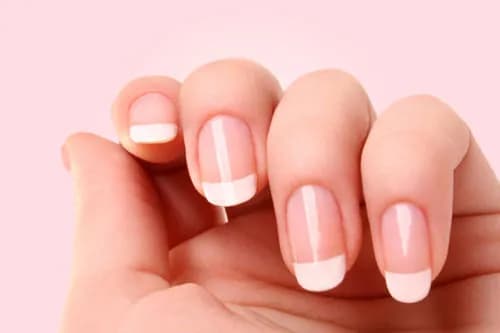 Czy manicure japoński niszczy paznokcie? Oto prawda o jego wpływie Czy manicure japoński niszczy paznokcie? Oto prawda o jego wpływie