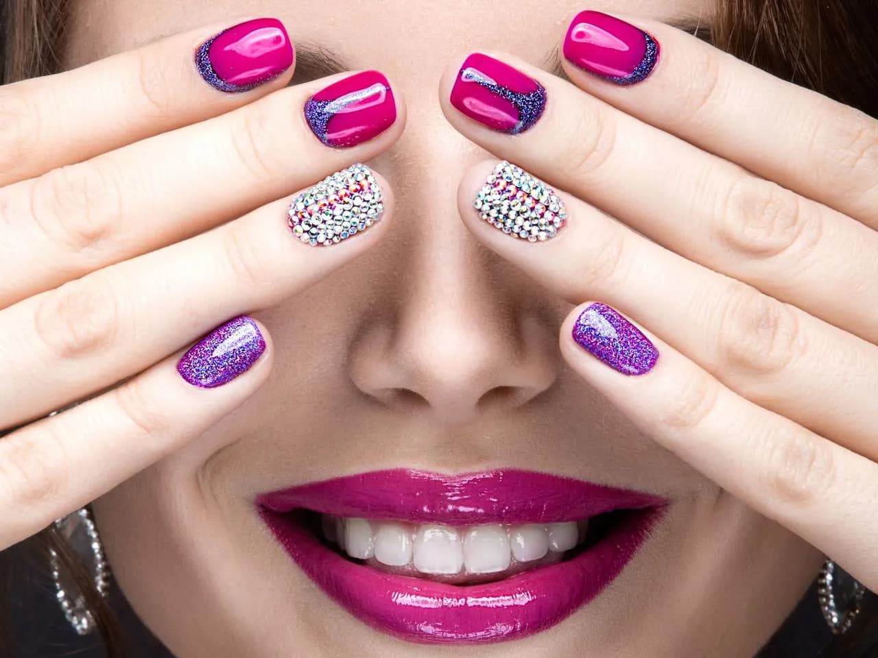 Czy manicure hybrydowy jest bezpieczny w ciąży? Sprawdź ryzyko! Czy manicure hybrydowy jest bezpieczny w ciąży? Sprawdź ryzyko!