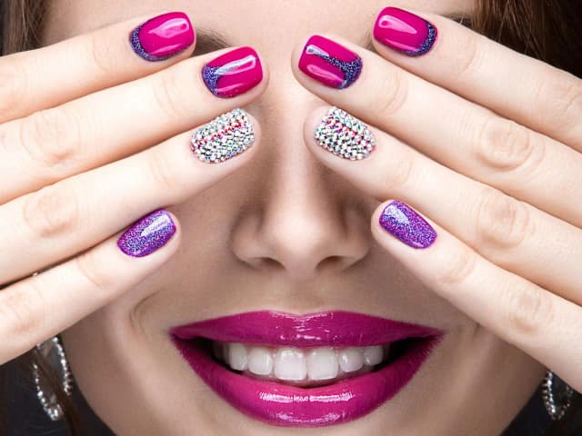Czy manicure hybrydowy jest bezpieczny w ciąży? Sprawdź ryzyko! Czy manicure hybrydowy jest bezpieczny w ciąży? Sprawdź ryzyko!