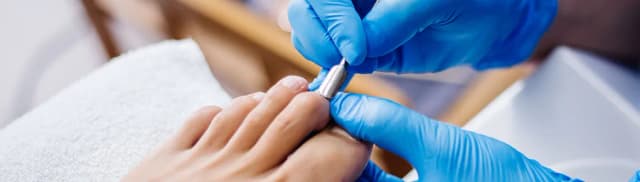 Jaki manicure jest bezpieczny? Sprawdź, które metody są zdrowe dla twoich paznokci Jaki manicure jest bezpieczny? Sprawdź, które metody są zdrowe dla twoich paznokci