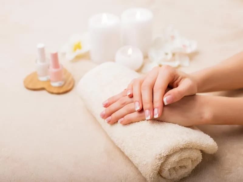 Czym jest manicure spa? Odkryj jego korzyści i przebieg zabiegu Czym jest manicure spa? Odkryj jego korzyści i przebieg zabiegu